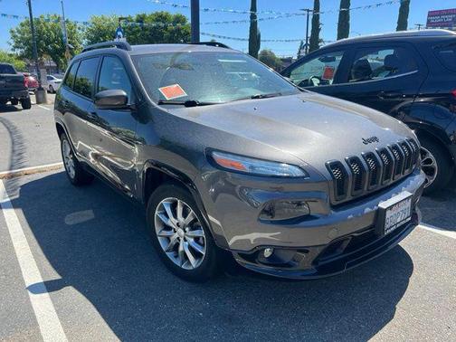 Granite Crystal Metallic Clearcoat 2018 Jeep Cherokee Latitude