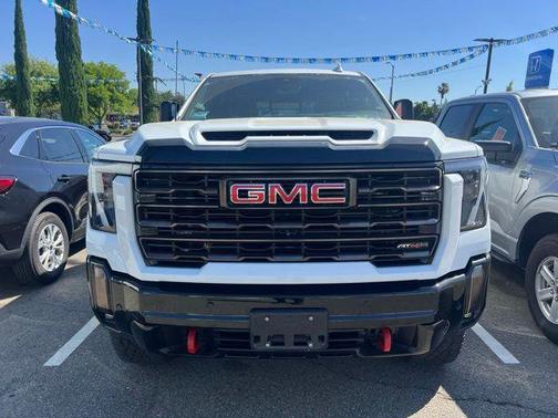 Summit White 2024 GMC Sierra 2500 AT4X