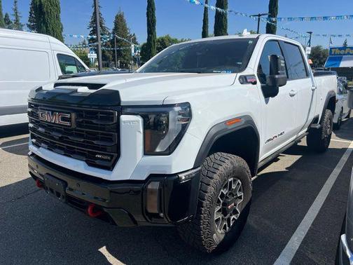 Summit White 2024 GMC Sierra 2500 AT4X