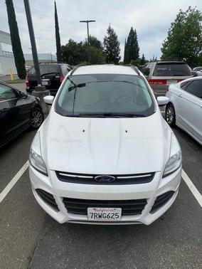 White Platinum Clearcoat Metallic 2016 Ford Escape SE