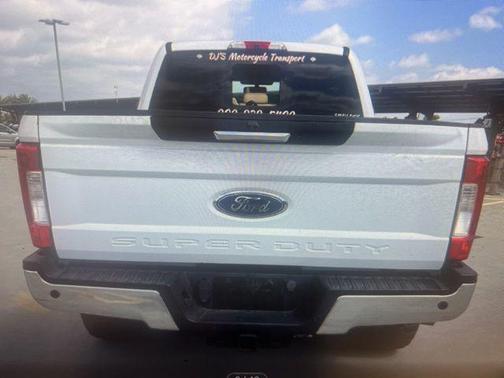 Oxford White 2017 Ford F-250 Lariat
