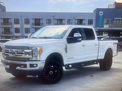 Oxford White 2017 Ford F-250 Lariat