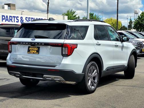 Space White Metallic 2026 Ford Explorer Active w/200A Pkg