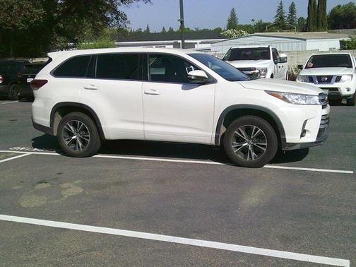 2018 Toyota Highlander LE