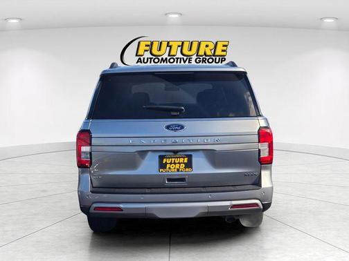 Iconic Silver Metallic 2024 Ford Expedition Max XLT