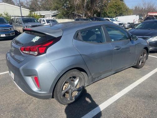 2019 Hyundai Veloster 2