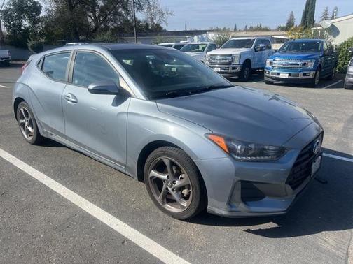 2019 Hyundai Veloster 2