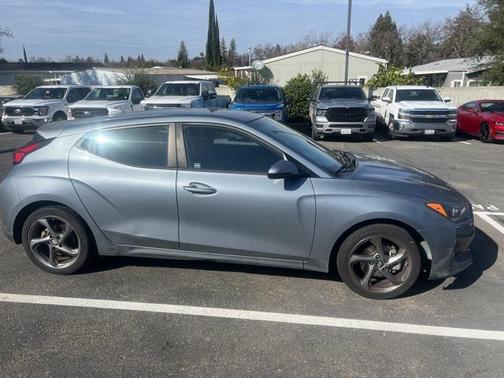 2019 Hyundai Veloster 2