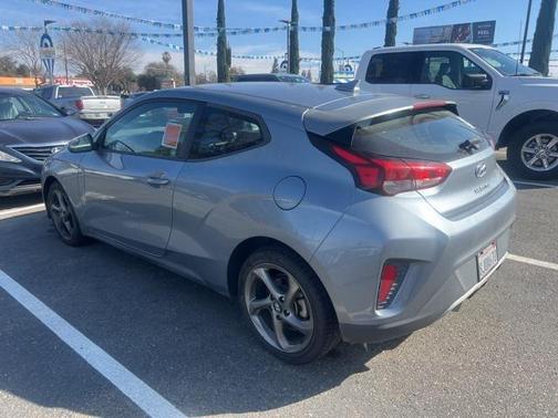 2019 Hyundai Veloster 2