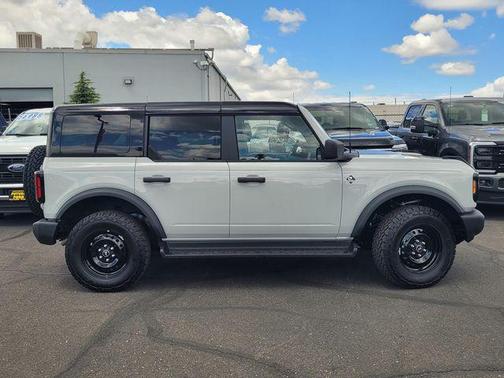 Avalanche Gray 2026 Ford Bronco Outer Banks