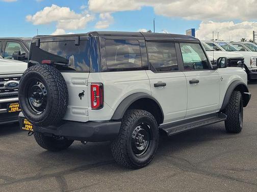 Avalanche Gray 2026 Ford Bronco Outer Banks