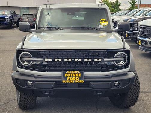 Avalanche Gray 2026 Ford Bronco Outer Banks