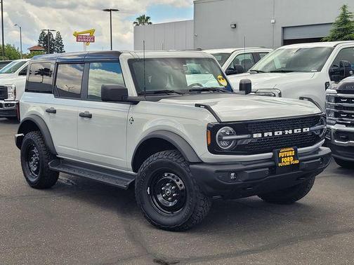 Avalanche Gray 2026 Ford Bronco Outer Banks