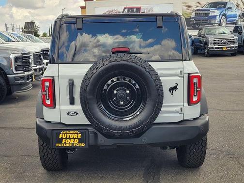Avalanche Gray 2026 Ford Bronco Outer Banks