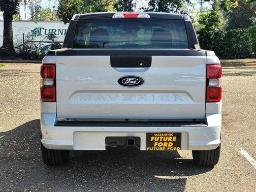 Space White Metallic 2026 Ford Maverick Lobo Standard