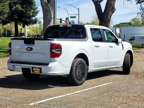 Space White Metallic 2026 Ford Maverick Lobo Standard