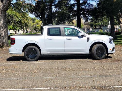 Space White Metallic 2026 Ford Maverick Lobo Standard