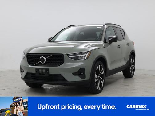 2023 Volvo XC40 B5 Plus Dark Theme
