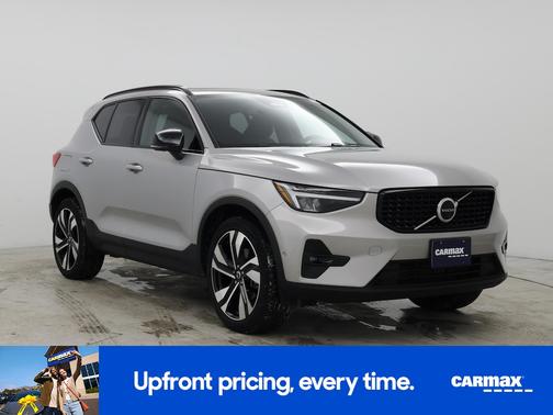 2023 Volvo XC40 B5 Plus Dark Theme