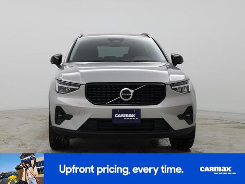 2023 Volvo XC40 B5 Plus Dark Theme