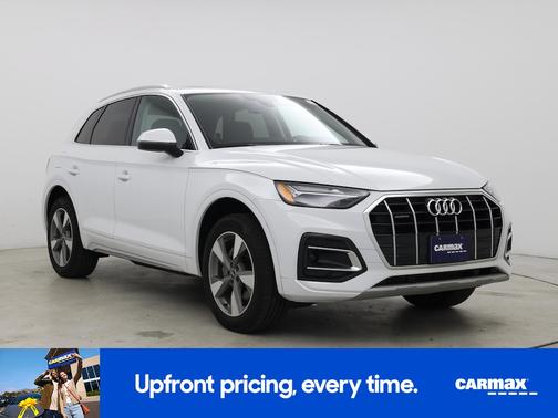 White 2024 Audi Q5 Premium