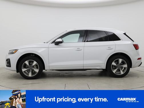 White 2024 Audi Q5 Premium