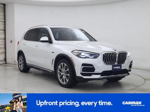 White 2023 BMW X5 PHEV XDrive45e