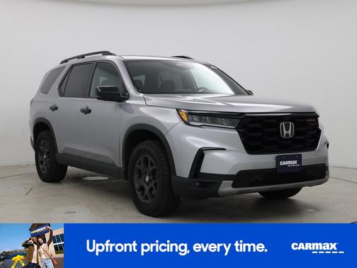 Silver 2025 Honda Pilot Trailsport