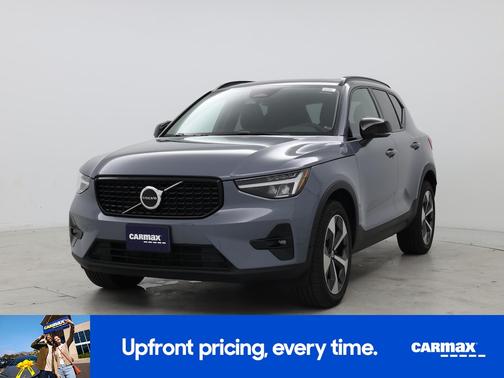 2023 Volvo XC40 B5 Plus Dark Theme