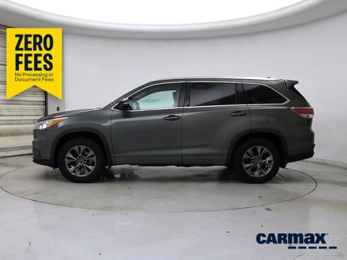 Green 2016 Toyota Highlander XLE
