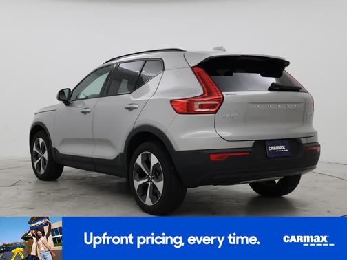 Silver 2023 Volvo XC40 B5 Core