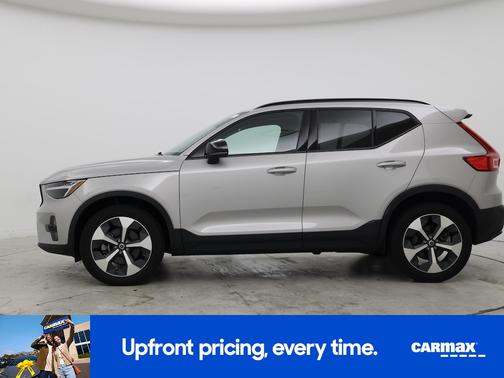 Silver 2023 Volvo XC40 B5 Core