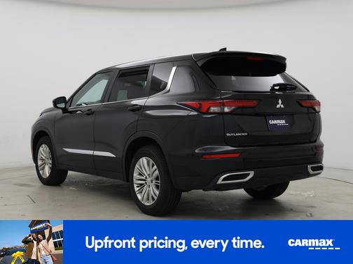 Black 2022 Mitsubishi Outlander ES