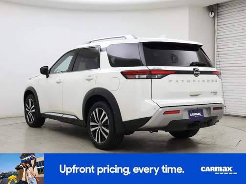 White 2023 Nissan Pathfinder Platinum