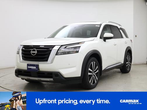 White 2023 Nissan Pathfinder Platinum