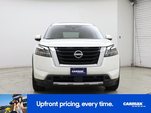 White 2023 Nissan Pathfinder Platinum