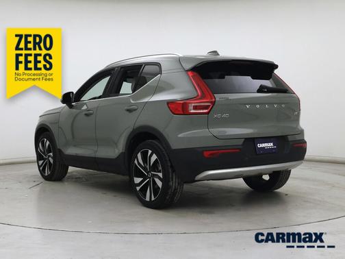 Green 2025 Volvo XC40 B5 Plus Bright Theme