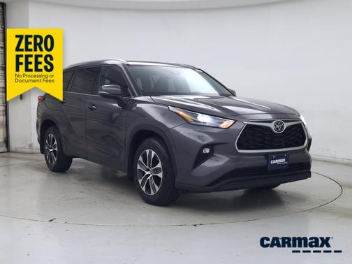 Gray 2022 Toyota Highlander XLE