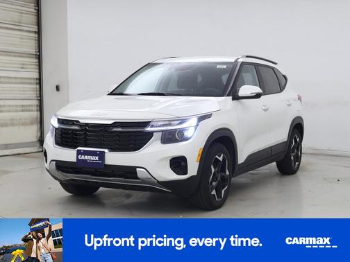 White 2025 Kia Seltos S