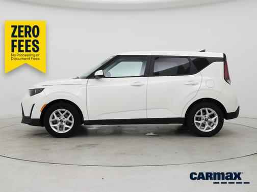 White 2025 Kia Soul LX