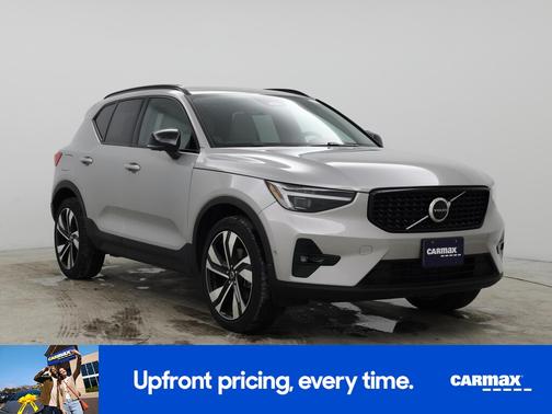 2023 Volvo XC40 B5 Ultimate Dark Theme