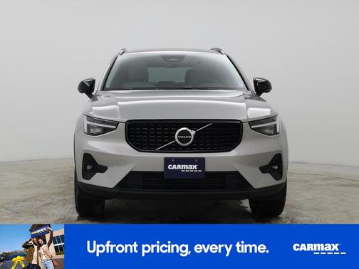2023 Volvo XC40 B5 Ultimate Dark Theme