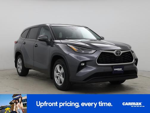Gray 2023 Toyota Highlander LE