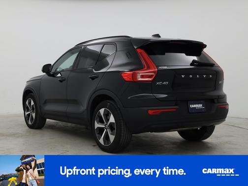 2023 Volvo XC40 B5 Plus Dark Theme