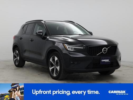 2023 Volvo XC40 B5 Plus Dark Theme