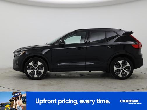 2023 Volvo XC40 B5 Plus Dark Theme