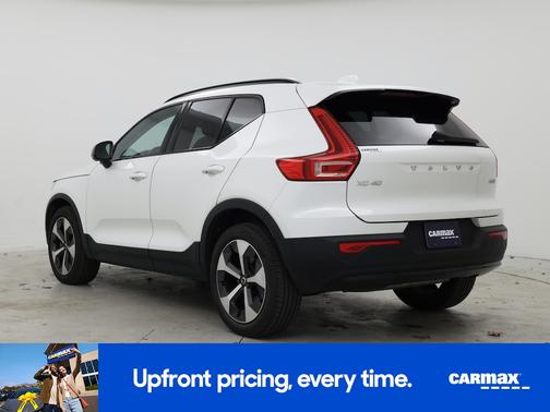 2023 Volvo XC40 B5 Plus Dark Theme