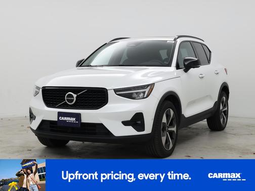 2023 Volvo XC40 B5 Plus Dark Theme