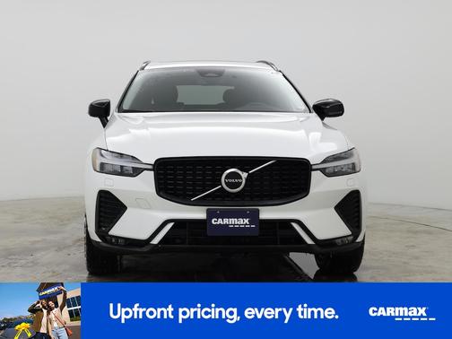 2024 Volvo XC60 B5 Core Dark Theme