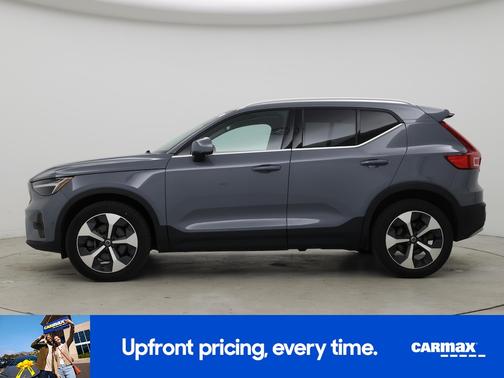 2023 Volvo XC40 B5 Plus Bright Theme